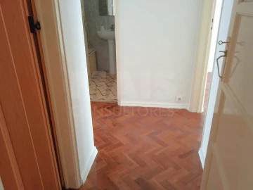 Apartamento T2 para Arrendamento em Ajuda