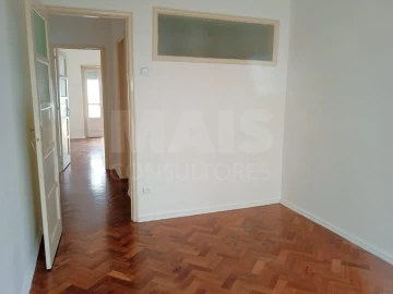 Apartamento T2 para Arrendamento em Ajuda