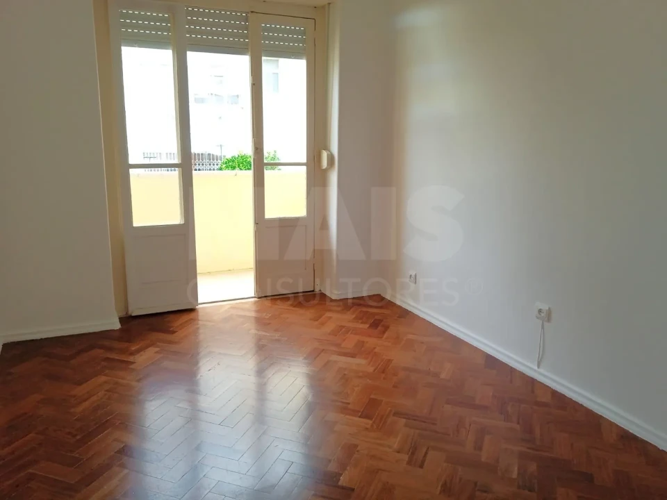 Apartamento T2 para Arrendamento em Ajuda Foto 7