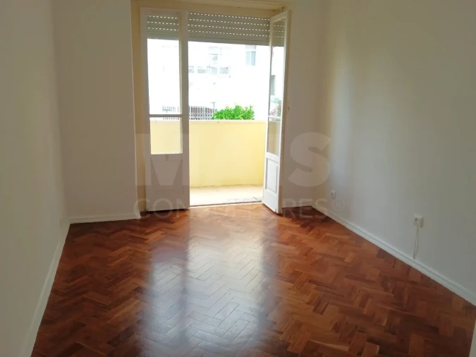 Apartamento T2 para Arrendamento em Ajuda Foto 5