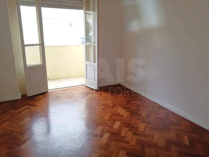 Apartamento T2 para Arrendamento em Ajuda Foto 12