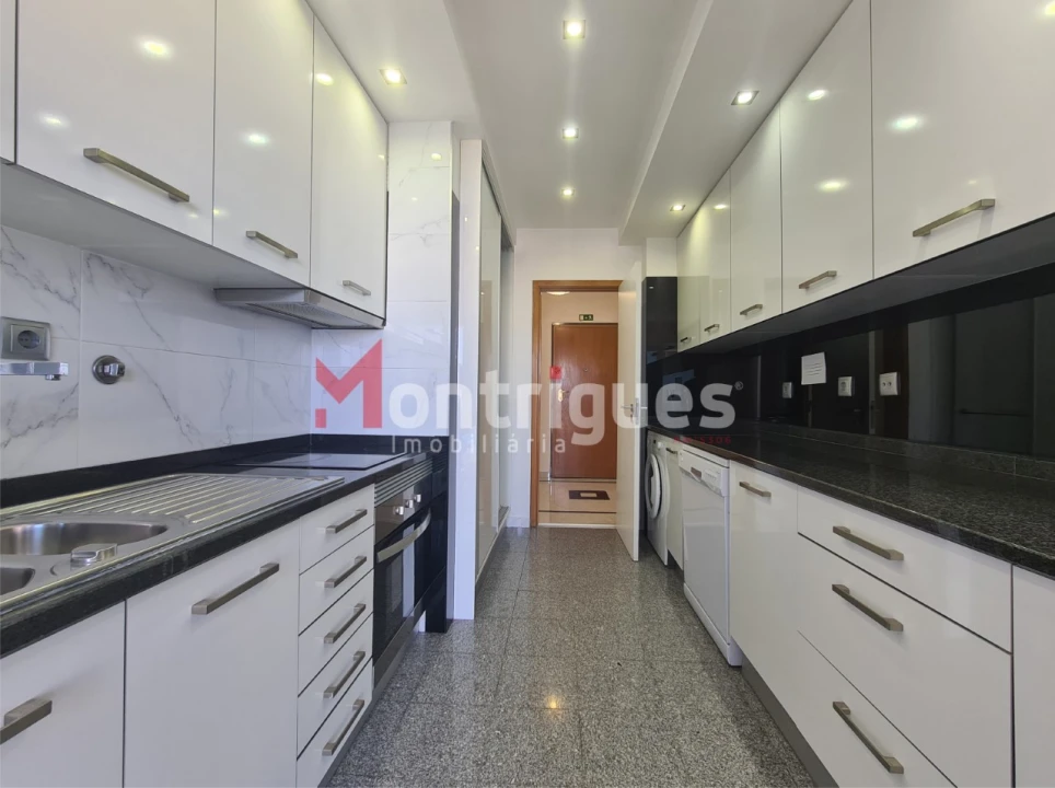 Apartamento T4 para Arrendamento em Parque das Nações Foto 9