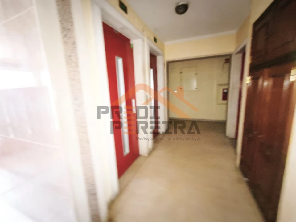 Apartamento para Venda em Algueirão-Mem Martins Foto 12