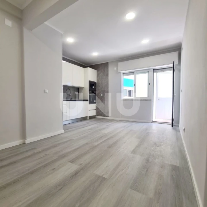 Apartamento T1 para Venda em Venteira Foto 1