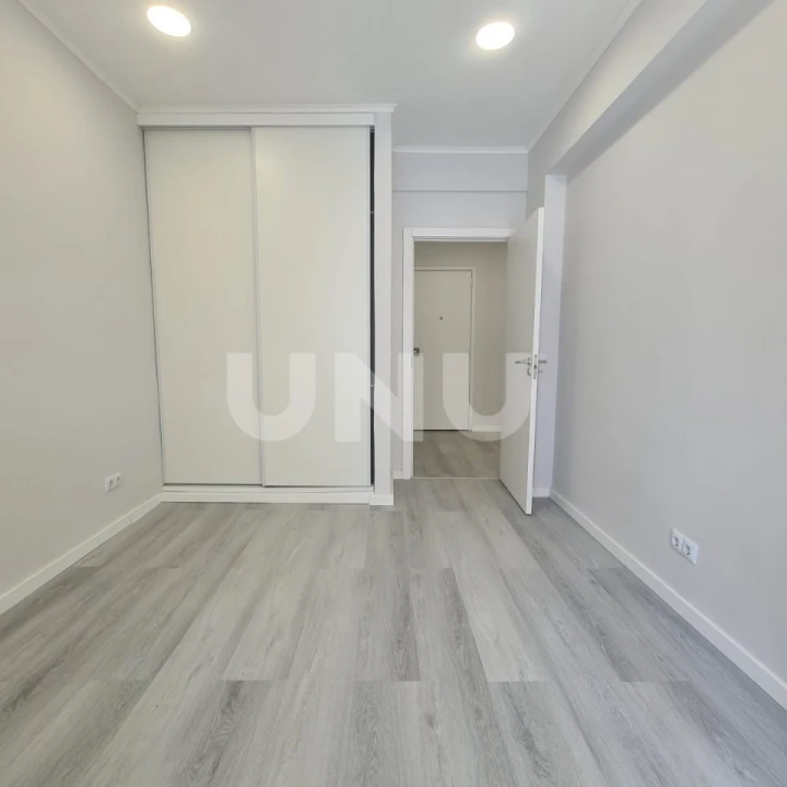 Apartamento T1 para Venda em Venteira Foto 4