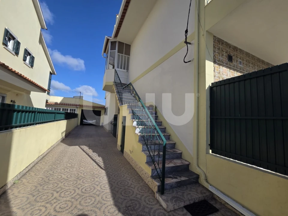 Moradia T2 para Venda em Corroios Foto 11
