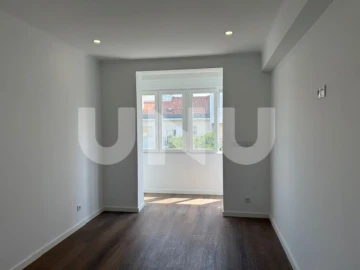 Apartamento T2 para Venda em Venteira