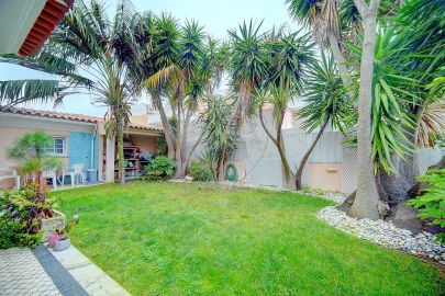 Moradia T3 para Venda em Charneca de Caparica e Sobreda