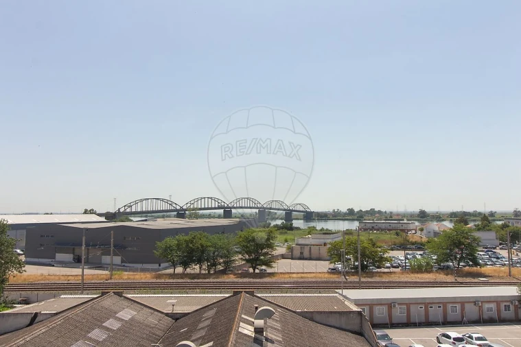 Apartamento T2 para Arrendamento em Vila Franca de Xira Foto 3