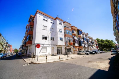 Apartamento T2 para Venda em Baixa da Banheira e Vale da Amoreira