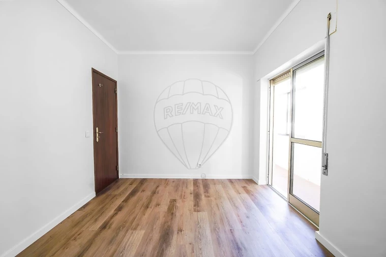 Apartamento T2 para Venda em Baixa da Banheira e Vale da Amoreira Foto 2