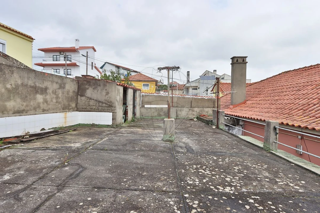 Moradia T4 para Venda em Porto Salvo Foto 1