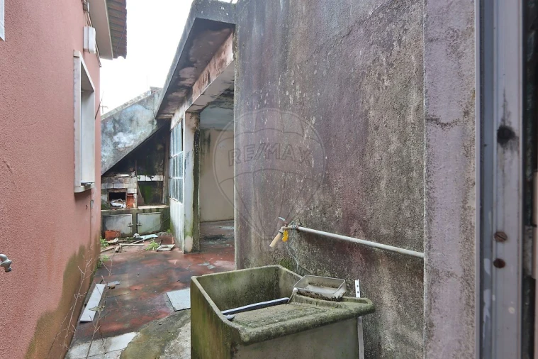Moradia T4 para Venda em Porto Salvo Foto 25