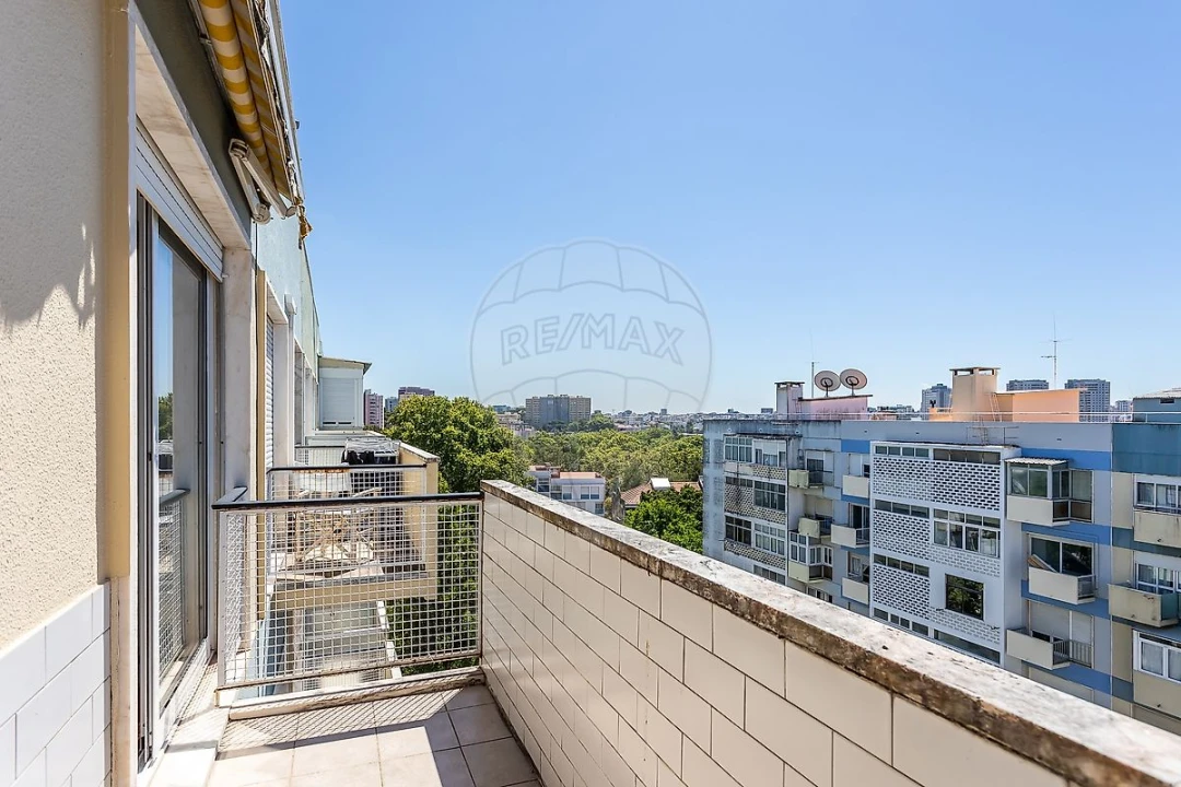 Apartamento T2 para Arrendamento em São Domingos de Benfica Foto 3
