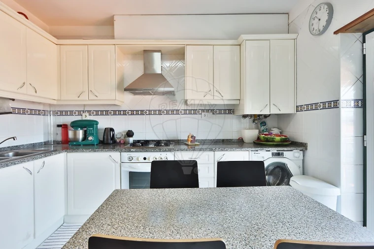 Apartamento T2 para Venda em Venda do Pinheiro e Santo Estêvão das Galés Foto 2