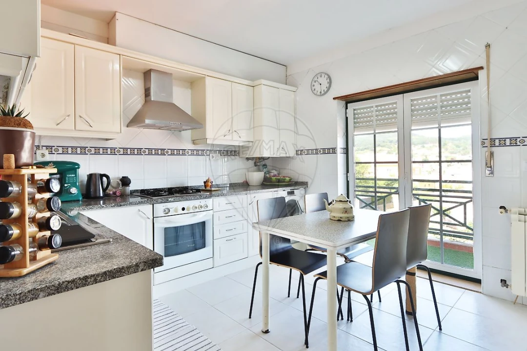 Apartamento T2 para Venda em Venda do Pinheiro e Santo Estêvão das Galés Foto 4
