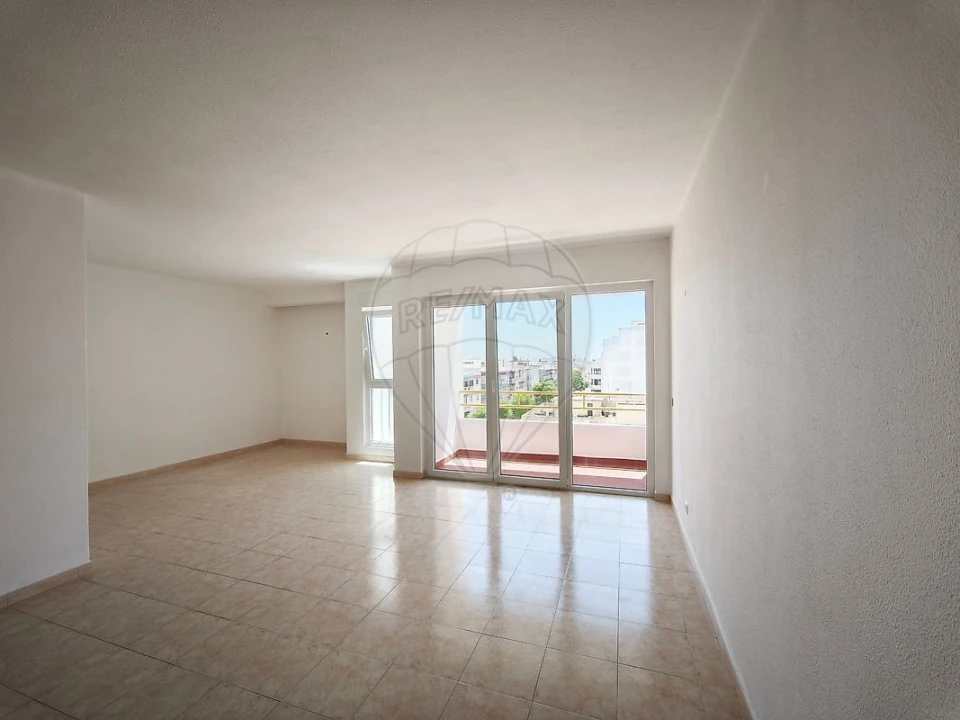 Apartamento T3 para Venda em Quarteira Foto 8