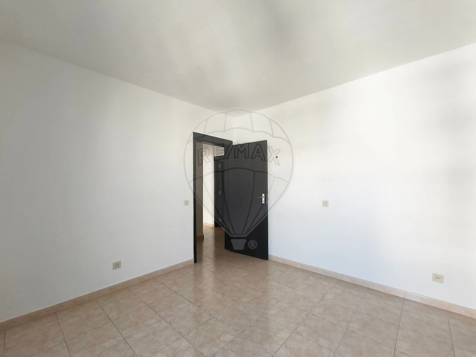 Apartamento T3 para Venda em Quarteira Foto 13