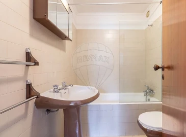 Apartamento T1 para Venda em Santa Maria, São Pedro e Matacães