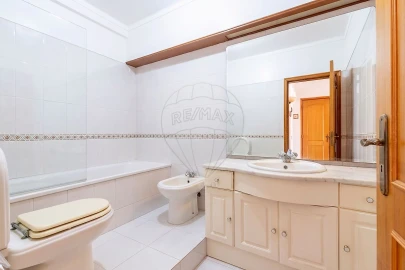 Apartamento T3 para Venda em A dos Cunhados e Maceira