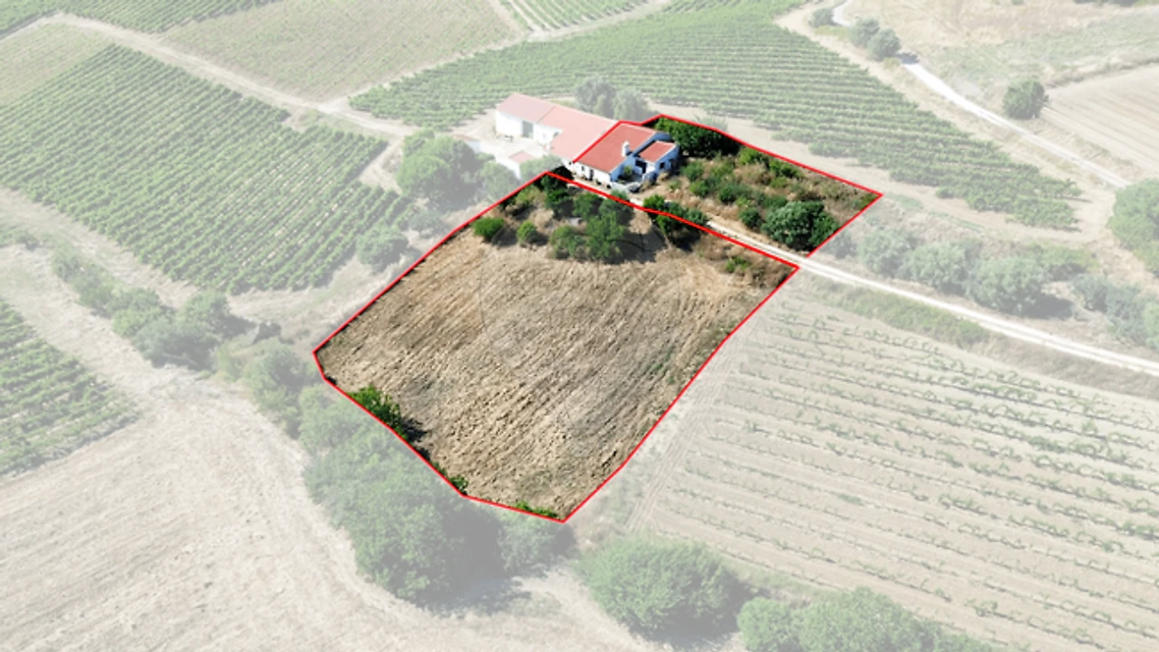 Moradia T3 para Venda em Carvoeira e Carmões Foto 10