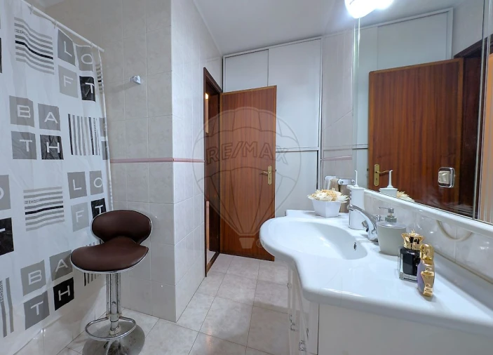 Apartamento T3 para Venda em O. Azeméis, Riba-Ul, Ul, Macinhata Seixa, Madail Foto 4