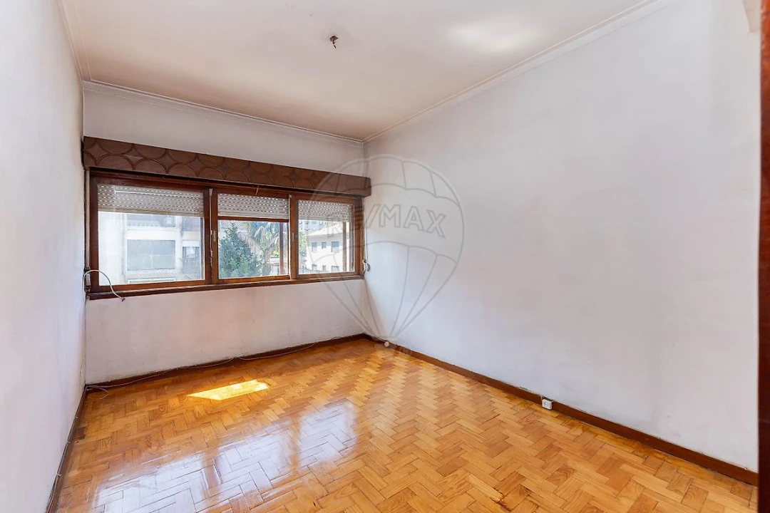Apartamento T2 para Venda em Paranhos Foto 15