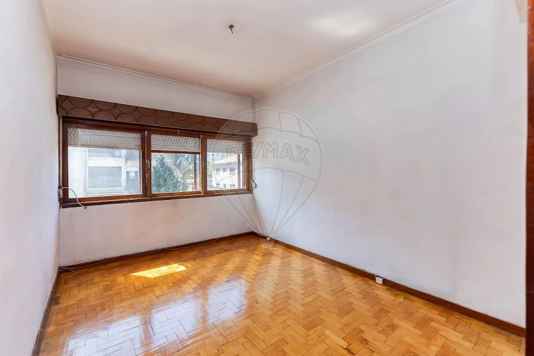 Apartamento T2 para Venda em Paranhos Foto 15