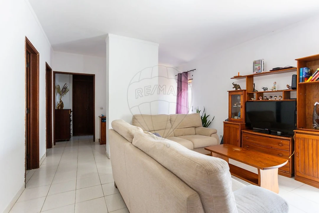 Apartamento T2 para Venda em Carregado e Cadafais Foto 3