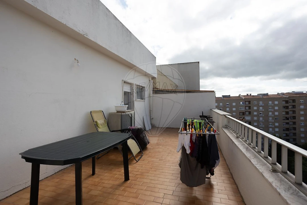 Apartamento T2 para Venda em Carregado e Cadafais Foto 22