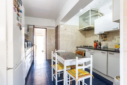 Apartamento T2 para Venda em Carregado e Cadafais