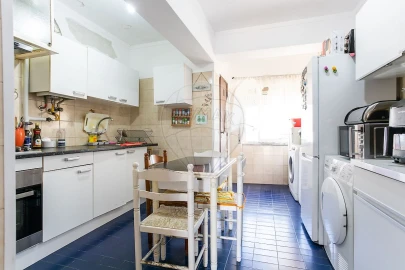 Apartamento T2 para Venda em Carregado e Cadafais