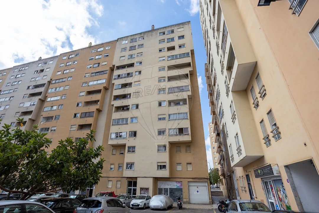 Apartamento T2 para Venda em Carregado e Cadafais Foto 24
