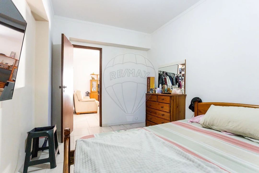 Apartamento T2 para Venda em Carregado e Cadafais Foto 11