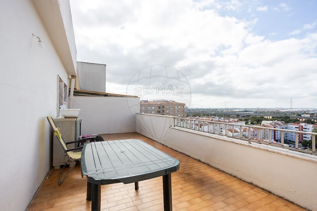 Apartamento T2 para Venda em Carregado e Cadafais Foto 20