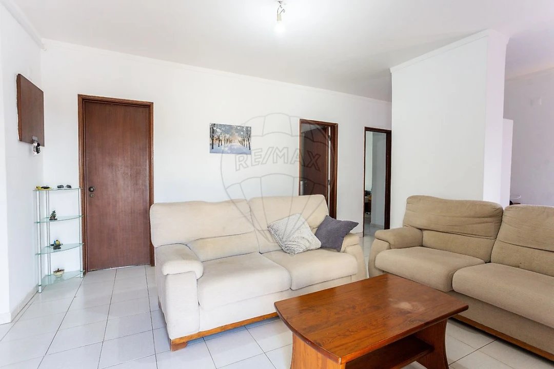 Apartamento T2 para Venda em Carregado e Cadafais Foto 4