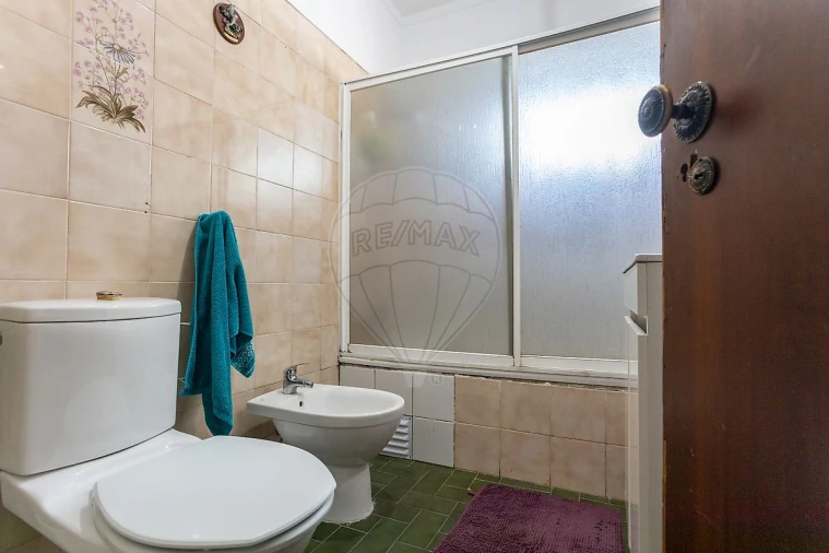 Apartamento T2 para Venda em Carregado e Cadafais Foto 18
