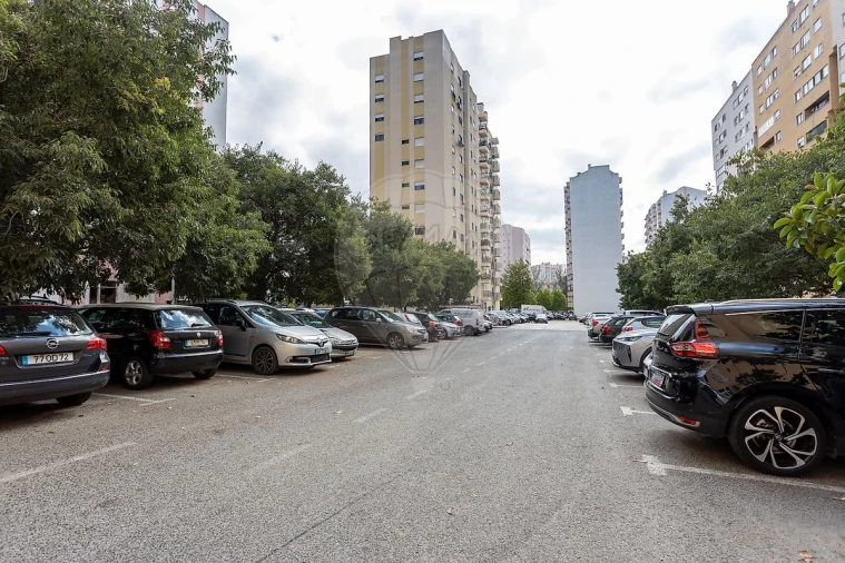 Apartamento T2 para Venda em Carregado e Cadafais Foto 25