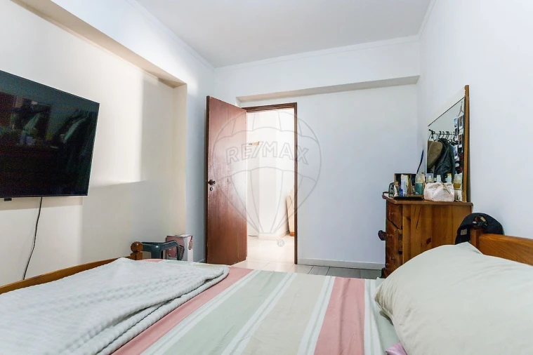 Apartamento T2 para Venda em Carregado e Cadafais Foto 12
