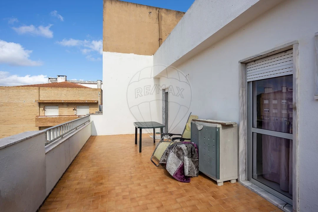 Apartamento T2 para Venda em Carregado e Cadafais Foto 21