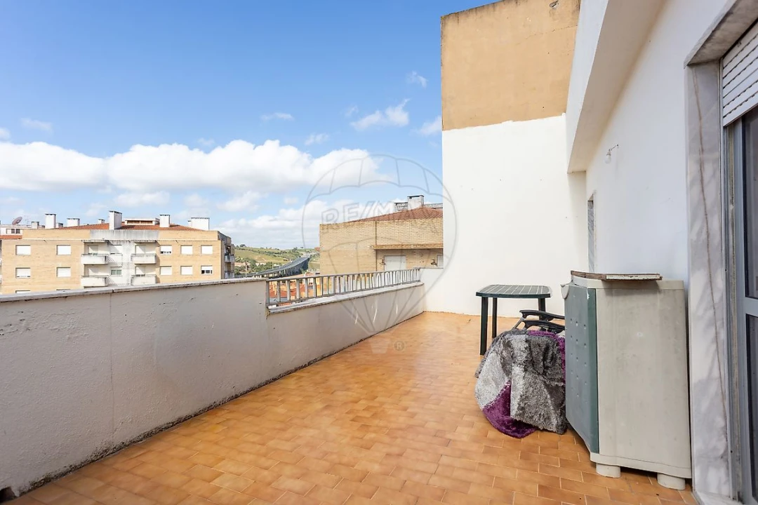 Apartamento T2 para Venda em Carregado e Cadafais Foto 19