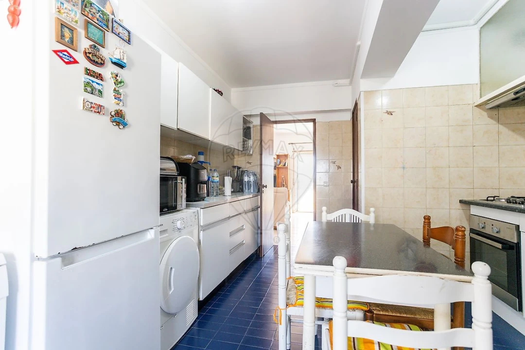 Apartamento T2 para Venda em Carregado e Cadafais Foto 8