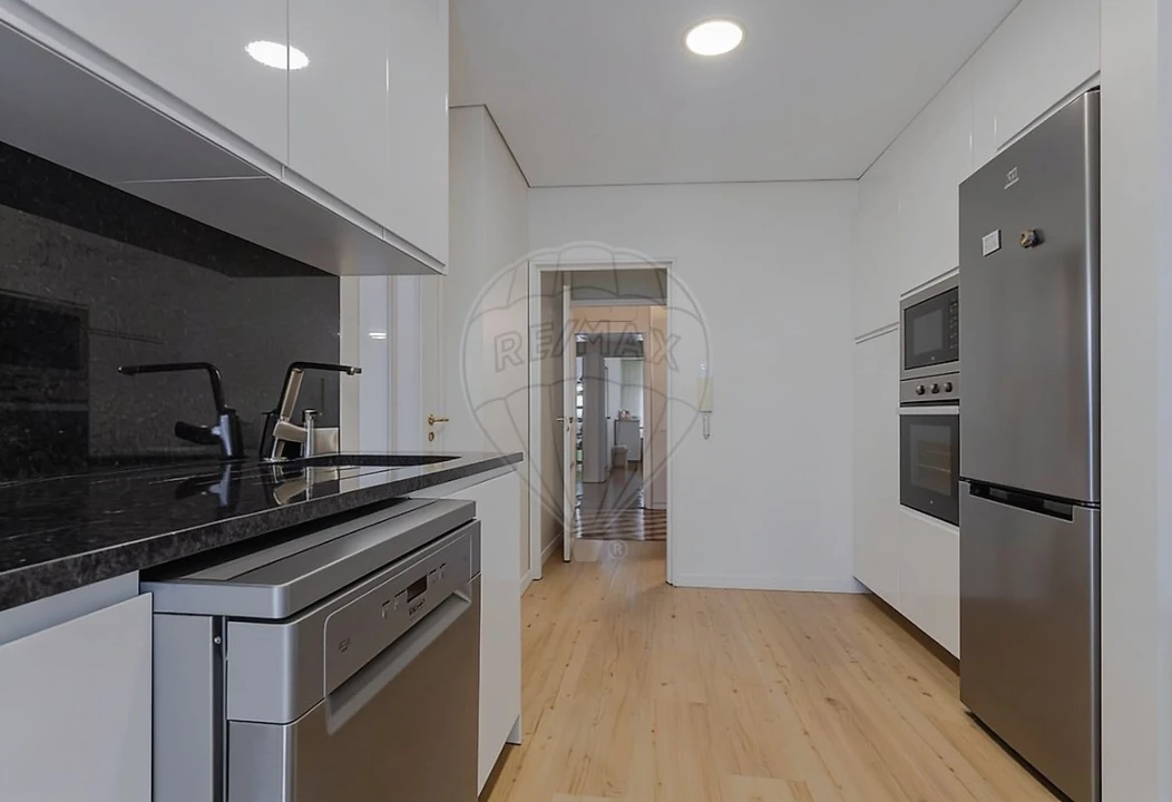 Apartamento T3 para Venda em Lordelo do Ouro e Massarelos Foto 10