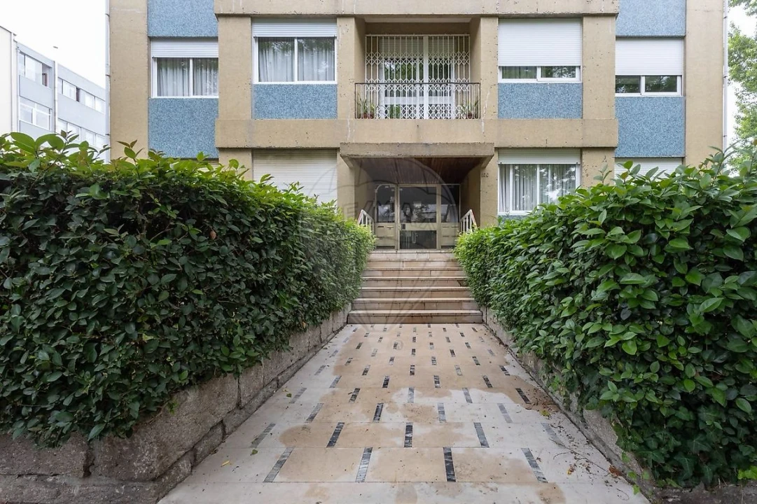 Apartamento T3 para Venda em Lordelo do Ouro e Massarelos Foto 1