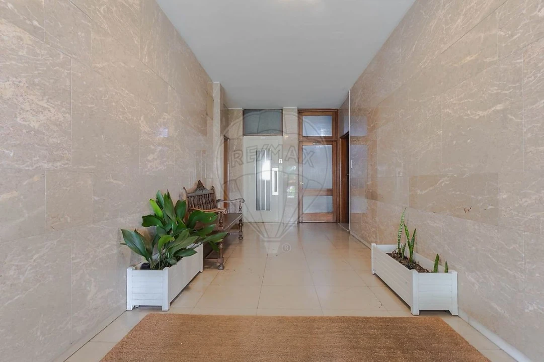 Apartamento T3 para Venda em Lordelo do Ouro e Massarelos Foto 2