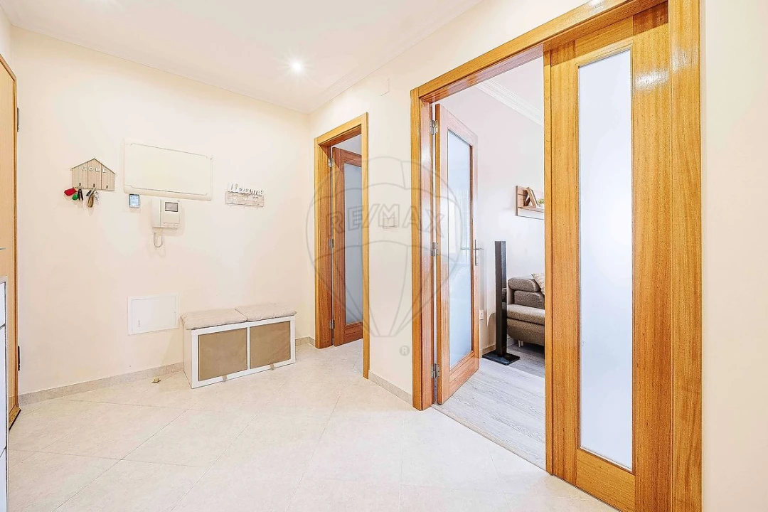 Apartamento T2 para Arrendamento em Vialonga Foto 33
