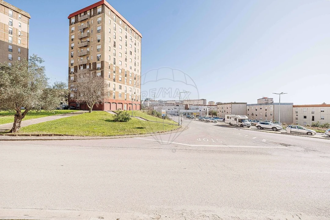 Apartamento T2 para Arrendamento em Vialonga Foto 7