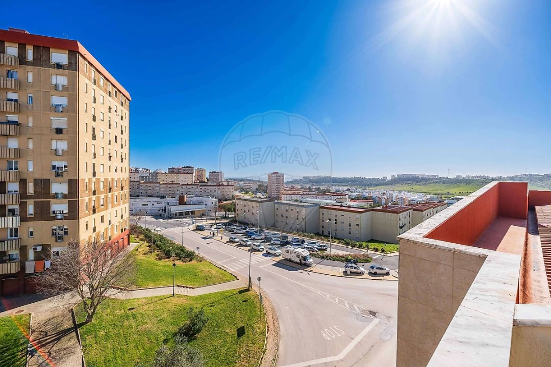 Apartamento T2 para Arrendamento em Vialonga Foto 36