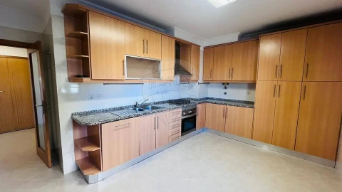 Apartamento T2 para Arrendamento em Vialonga
