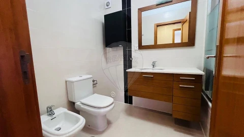 Apartamento T2 para Arrendamento em Vialonga
